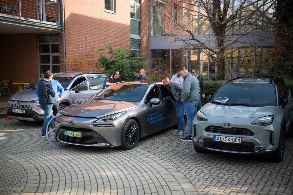 Hidrogénhajtású Toyota Sakura modellek